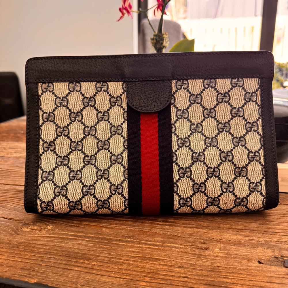 Authentic GUCCI GG Monogram Supreme Vintage Clutch – Navy Blue - Picture 3 of 14